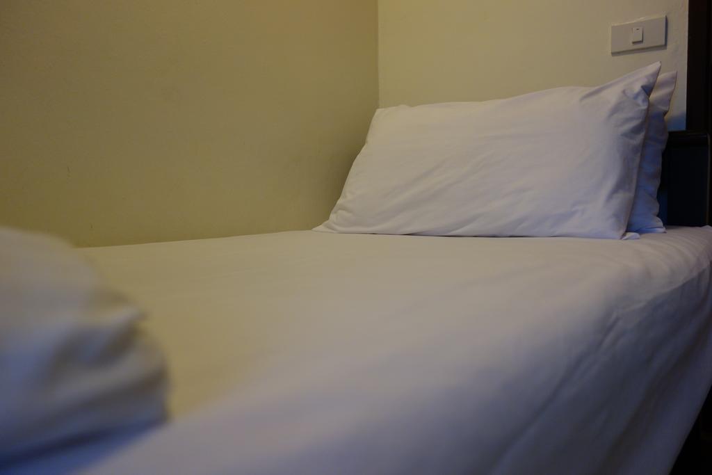 Smile Society Hostel Bangkok Bagian luar foto