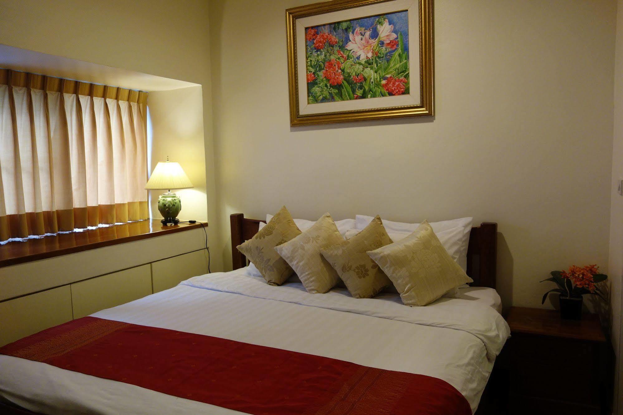 Smile Society Hostel Bangkok Bagian luar foto