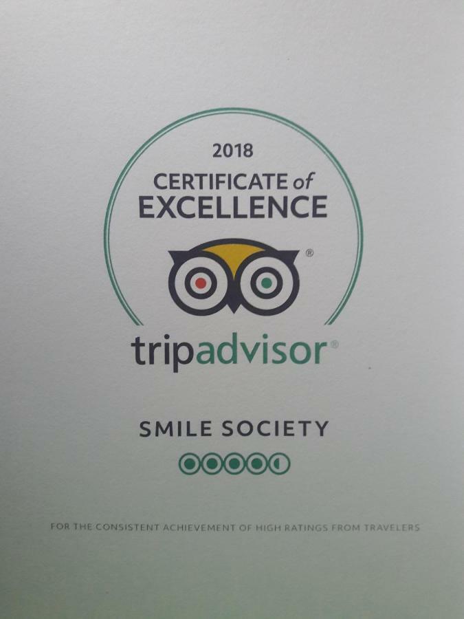 Smile Society Hostel Bangkok Bagian luar foto