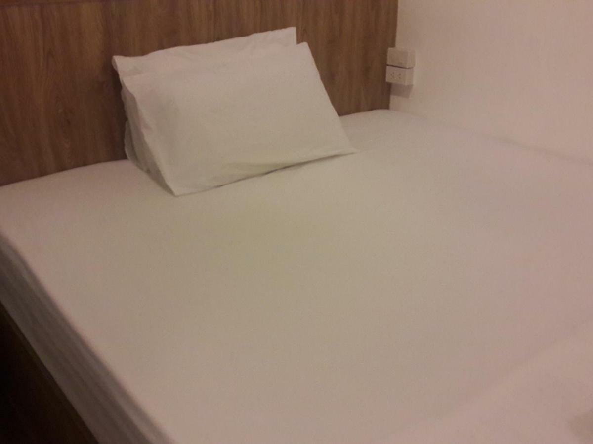 Smile Society Hostel Bangkok Bagian luar foto